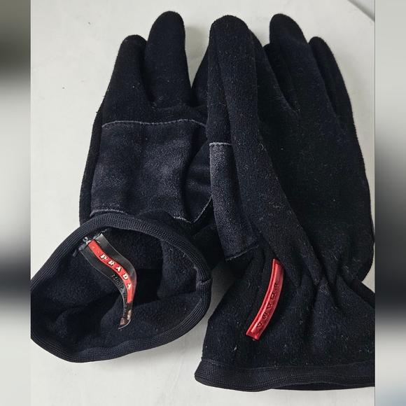 Authentic Prada Black Fleece Gloves with Red Logo Tag - Picture 7 of 8